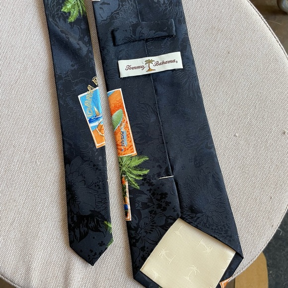 NEW! Tommy Bahama Silk Tie - Picture 9 of 9